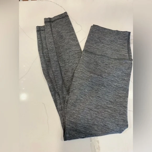 Lululemon Align Leggings 25” Size 6 Heathered Grey (Like New) - Picture 5 of 6